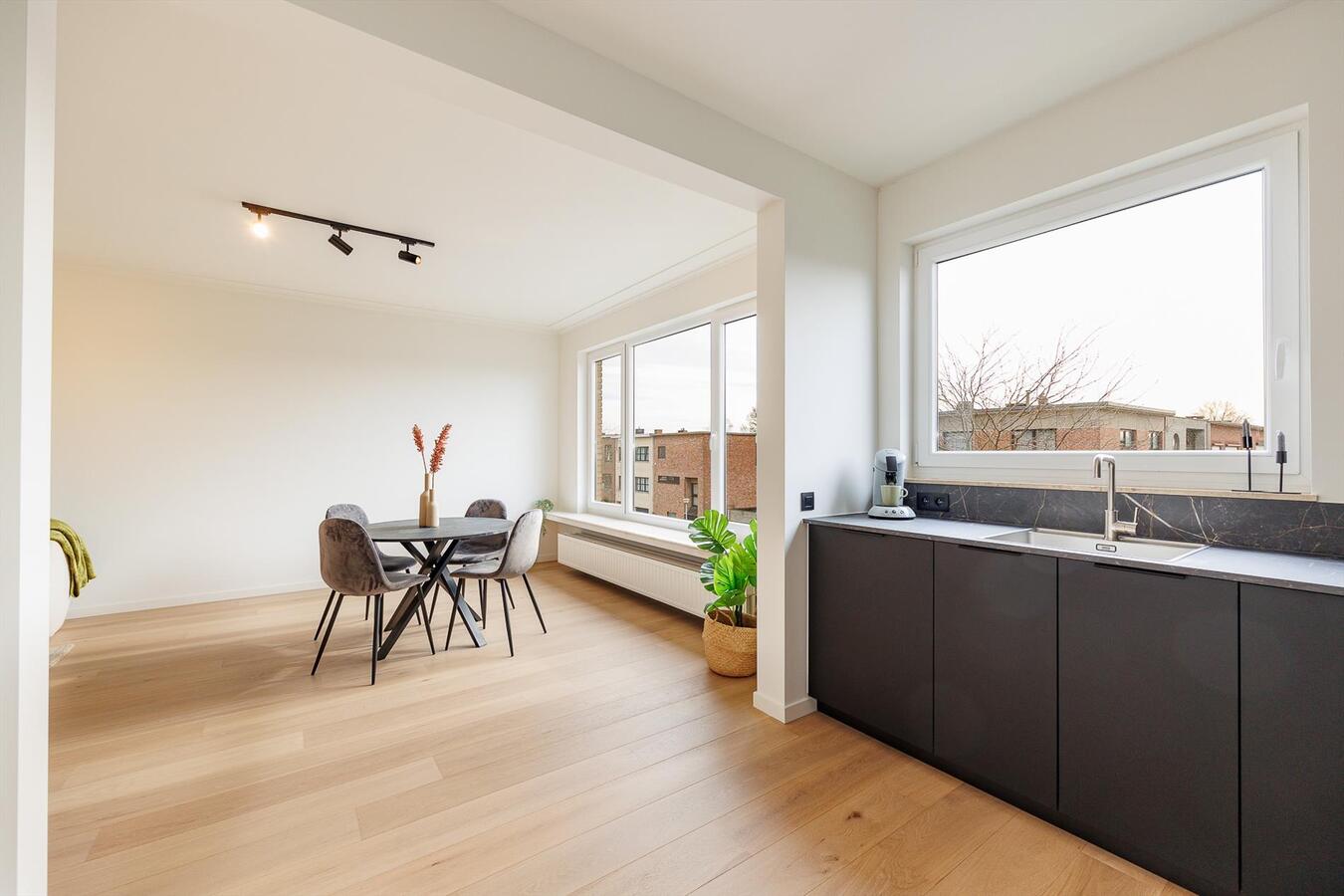 Kwalitatief gerenoveerd appartement met terras! 
