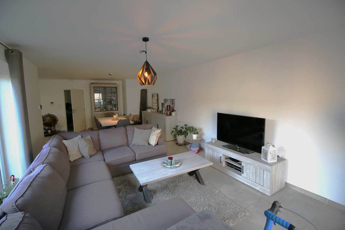 Recent 2 slaapkamer appartement met garage en tuin! 