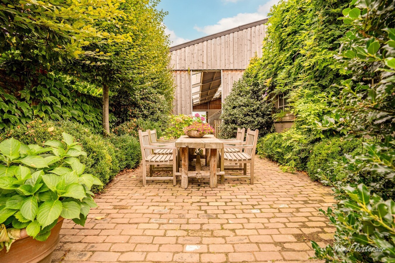 Charming farmhouse with horse breeding on approx. 4.5 ha/11,12 acres in Herentals (Antwerp) 