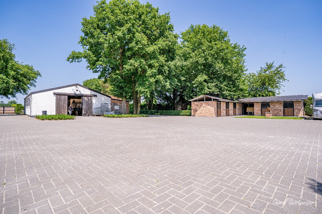 Complete horse accommodation on approximately 3.5 hectares in Helchteren 