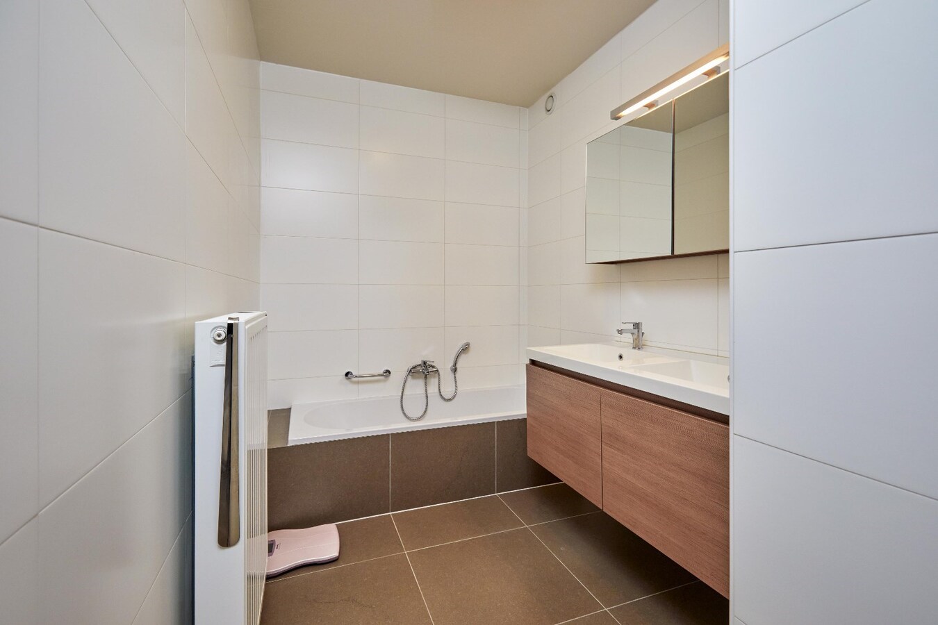 Recent, ruim en comfortabel 3-slpk-appartement in groene omgeving, palend aan AZ Sint-Jan 