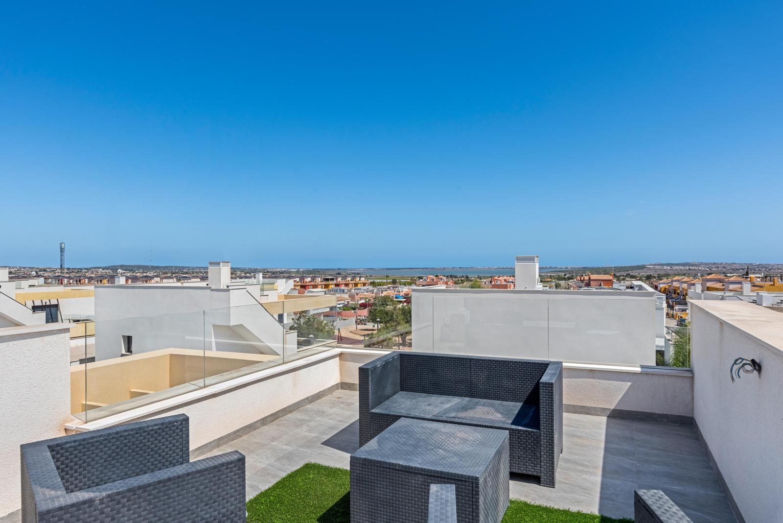 Volledig ingerichte moderne recent gebouwde villa met 3 slaapkamers, Los Montesinos 