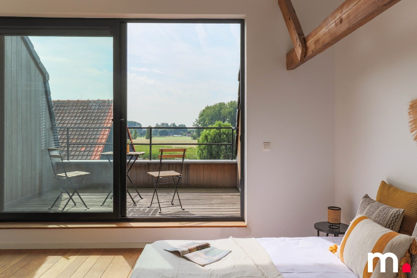 Unieke modern ingerichte woning met prachtige verzichten op een boogscheut van Sint – Amandsberg met goede verbindingen ! 