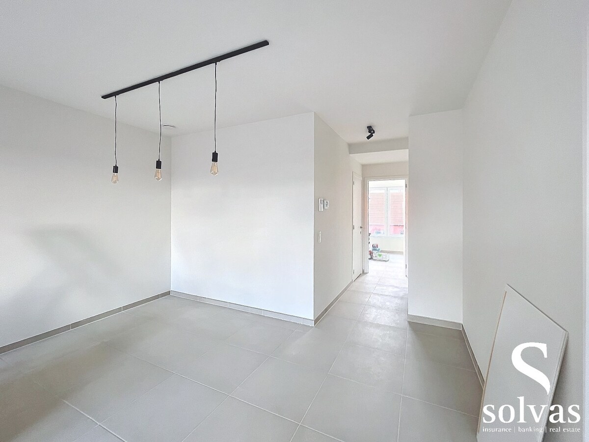 Nieuw appartement met 2 slaapkamers in Aalter, standaard afwerking, bouwjaar 2022, 95.82m&#178; bewoonbare oppervlakte, 1 badkamer 