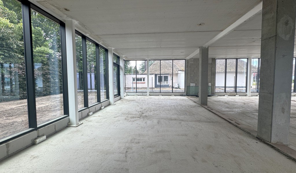 Nieuwbouw kantoorgebouw met appartement te koop in Gent