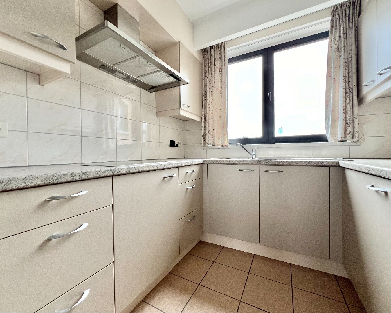 Ruim en lichtrijk appartement met 1 slpk, bew. opp. van 69m&#178; op zeer centrale ligging! 