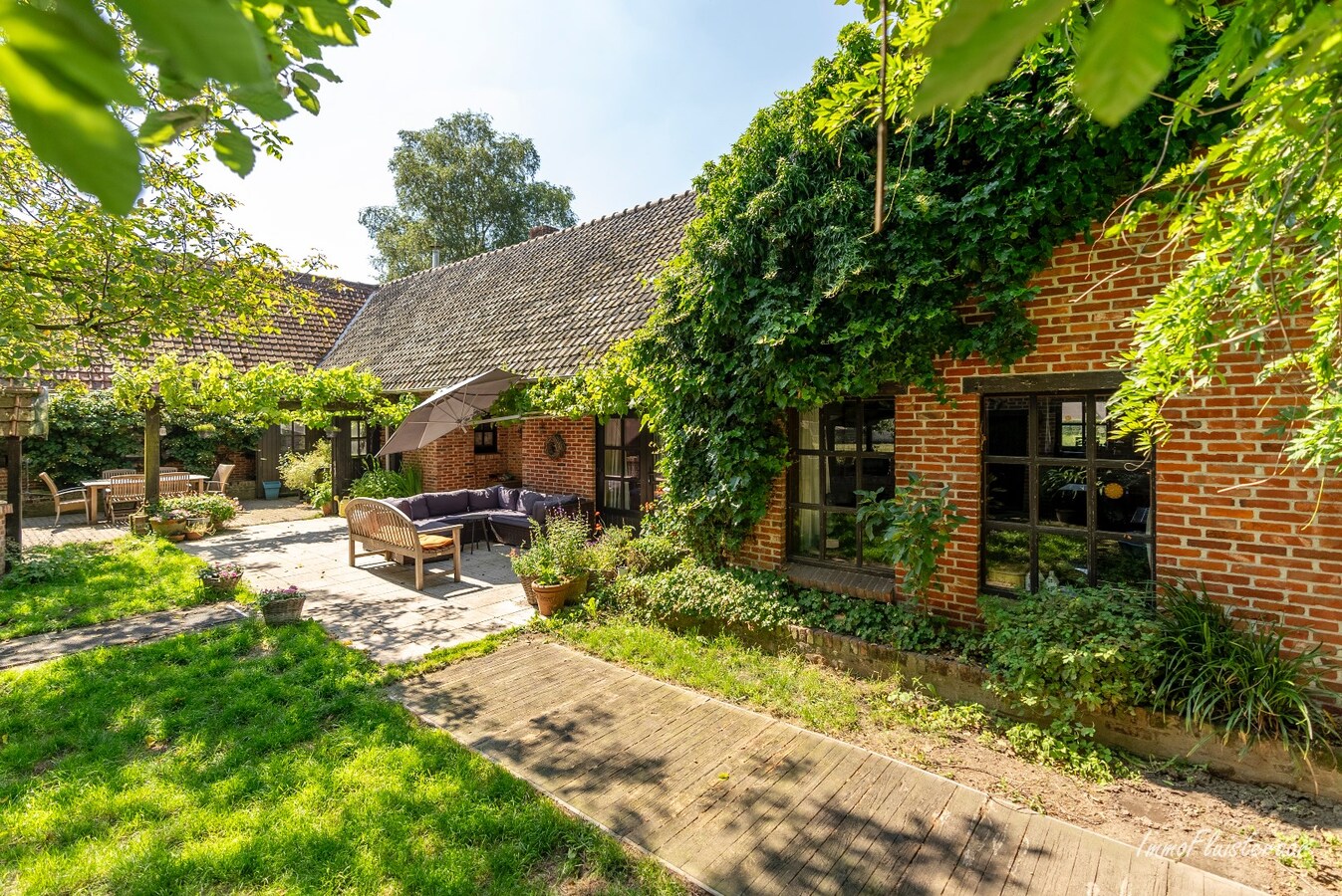 Prachtige hoeve met weilanden en stallen op ca. 2,1 ha te Kaulille (Bocholt) 