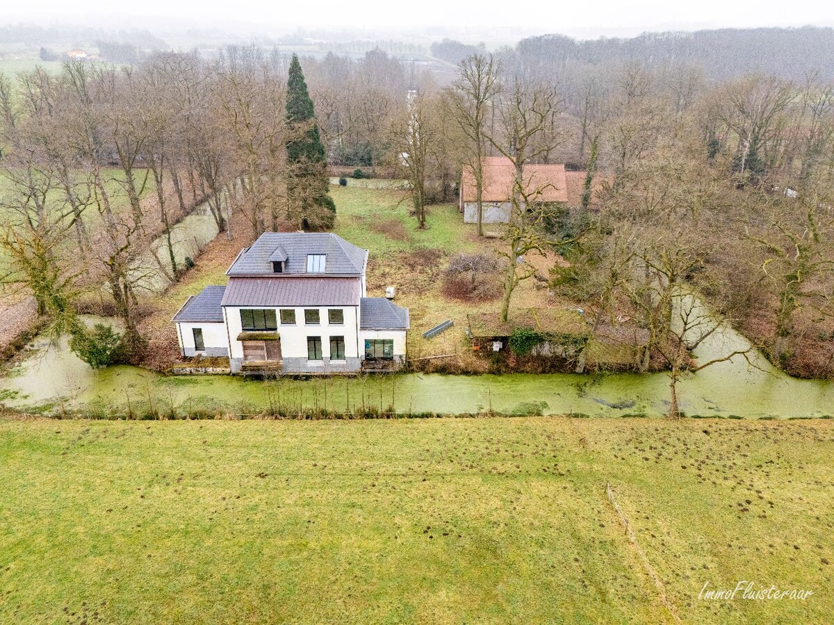 Uniek casco landhuis op een idyllische  locatie op ca. 8,26 ha te Diest 