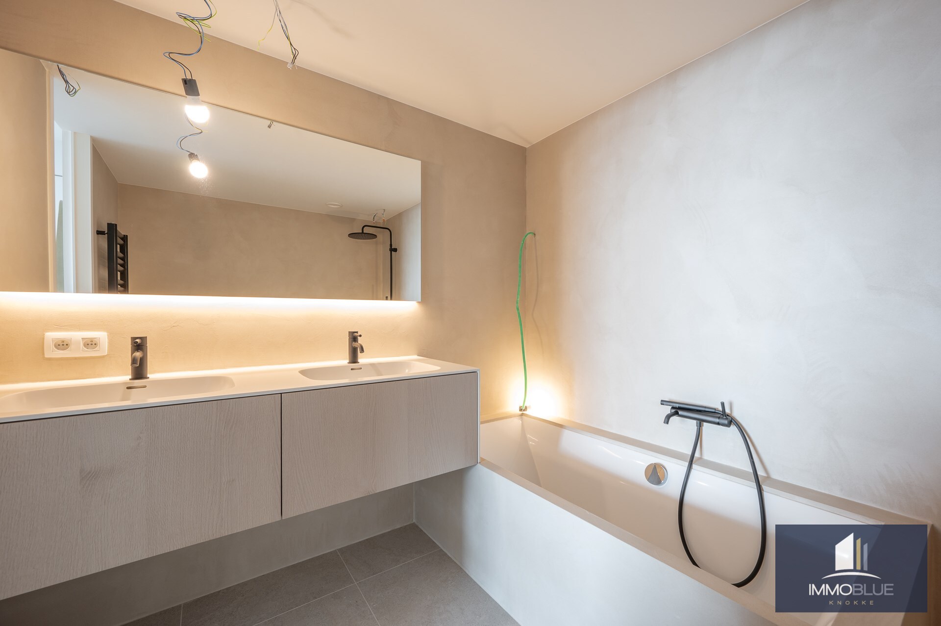 Luxueus appartement met zeer ruim terras gelegen in de exclusieve residentie The Tower. 