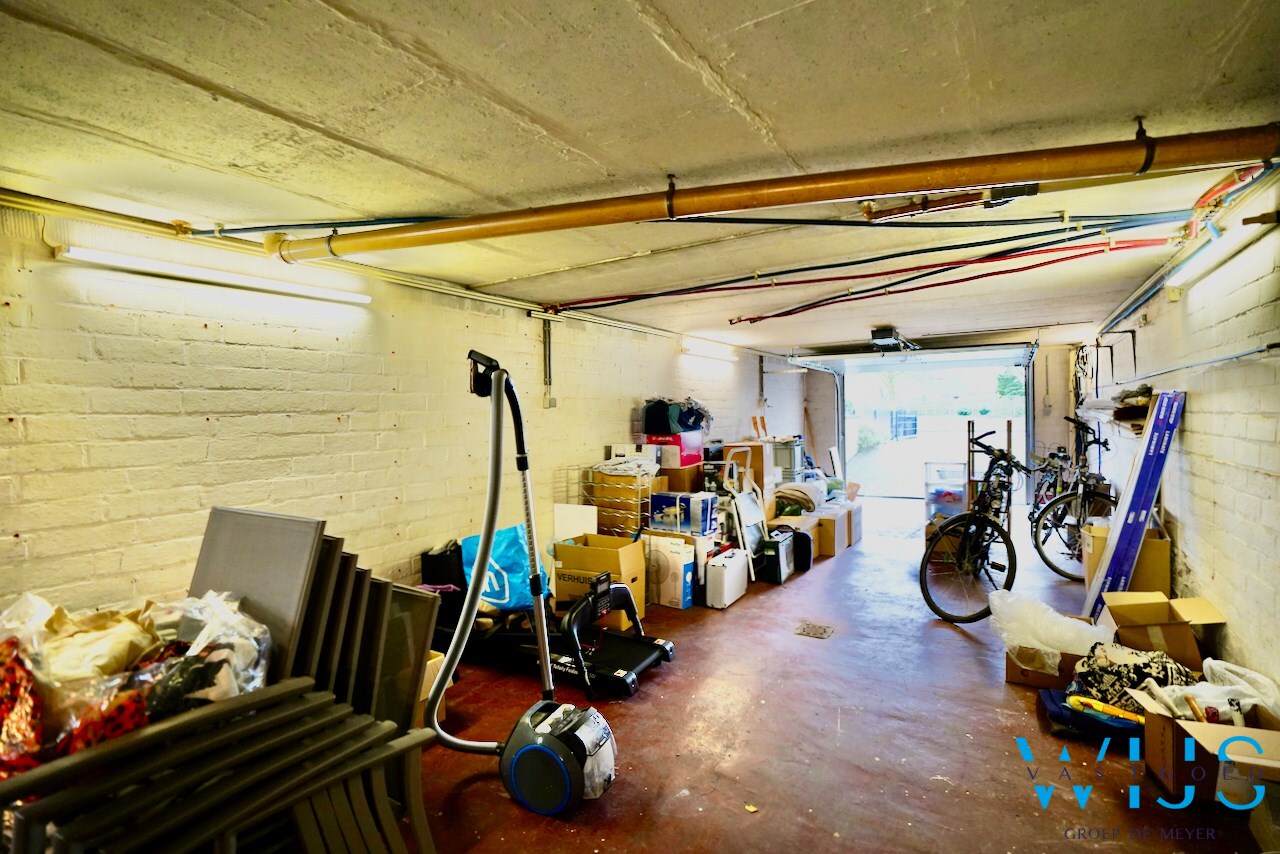 Woonhuis met 6 slaapkamers op TOPlocatie te EVERGEM ! 