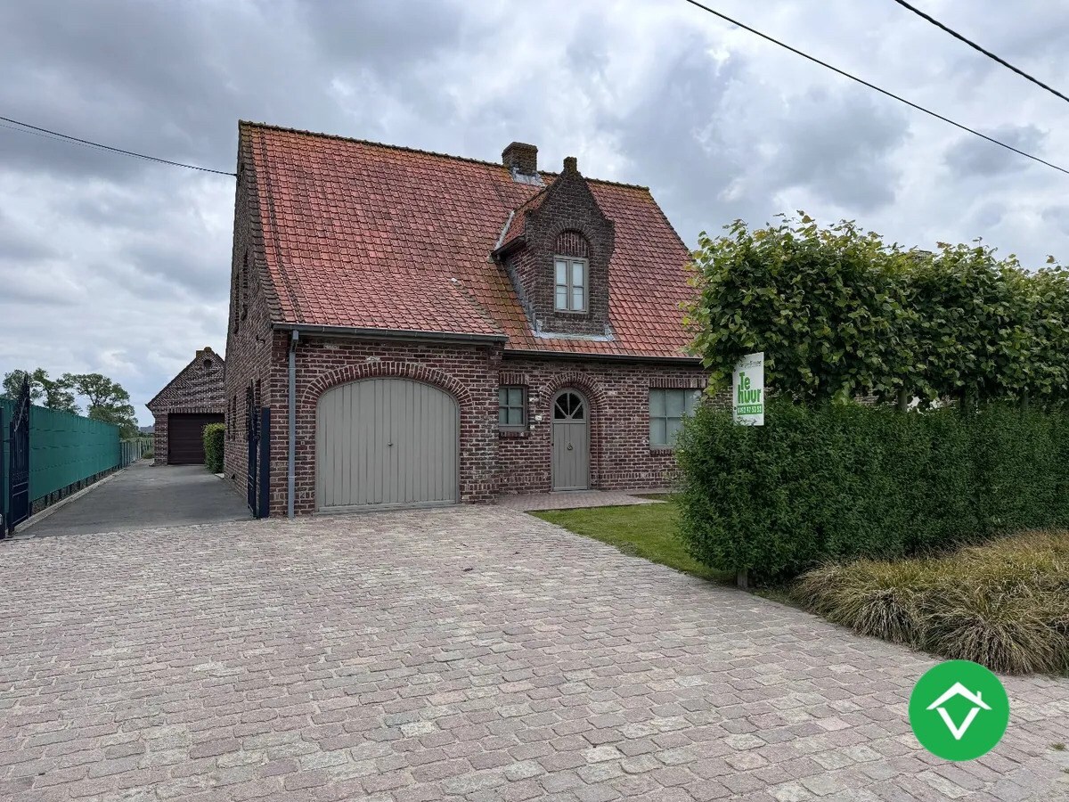 Alleenstaande woning met 4 slaapkamers en garage te Kortemark 