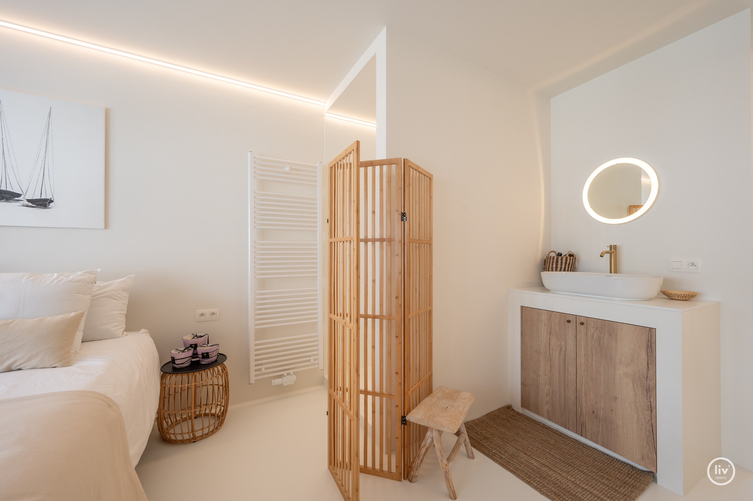 Gerenoveerd ibiza stijl appartement met 1 slaapkamer centraal gelegen op de Zoutelaan te Knokke. 