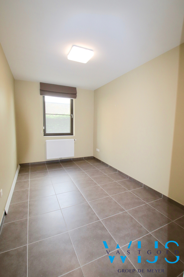 Recent gelijkvloers appartement in het centrum van Oosteeklo ! 