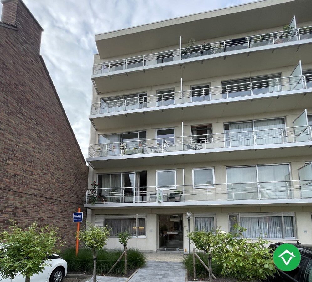 Centraal gelegen appartement met 2 slaapkamers en garage te Roeselare 