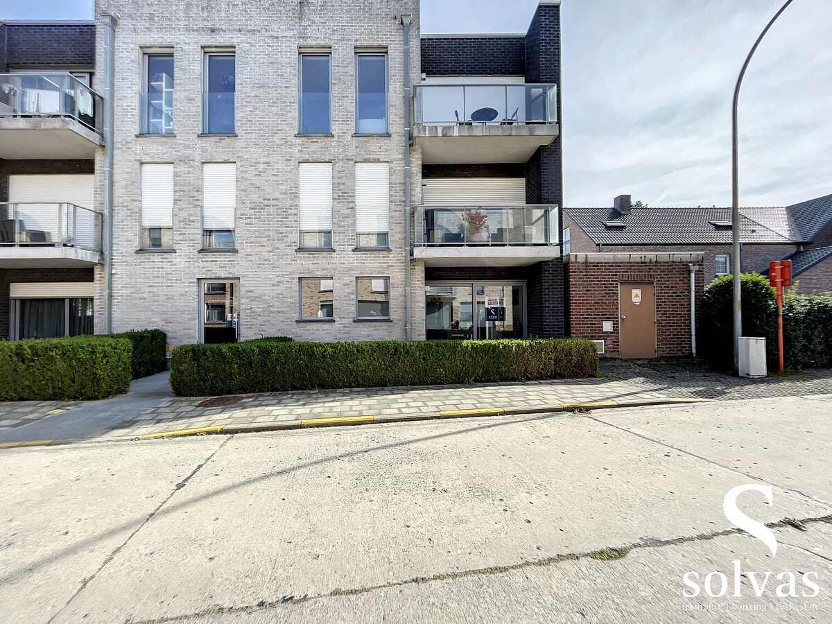 Modern appartement met ruime tuin, en 2 slaapkamers in centrum Aalter 