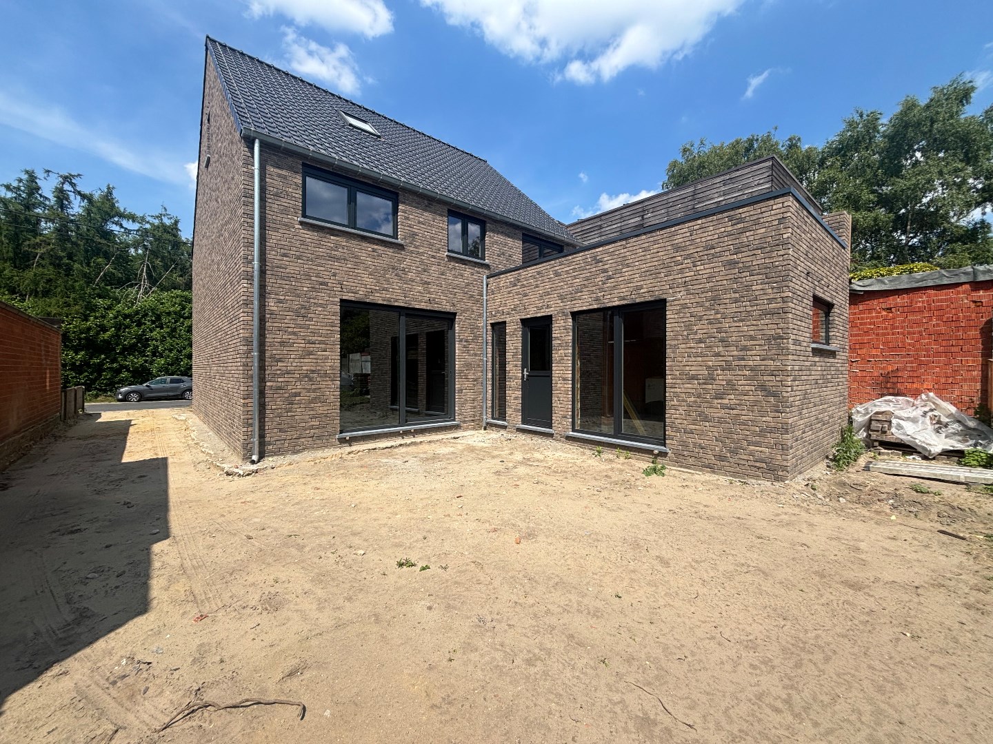 Ruime cascowoning met 4 slpk. op zuidgericht perceel van 9a 35ca in Mol 