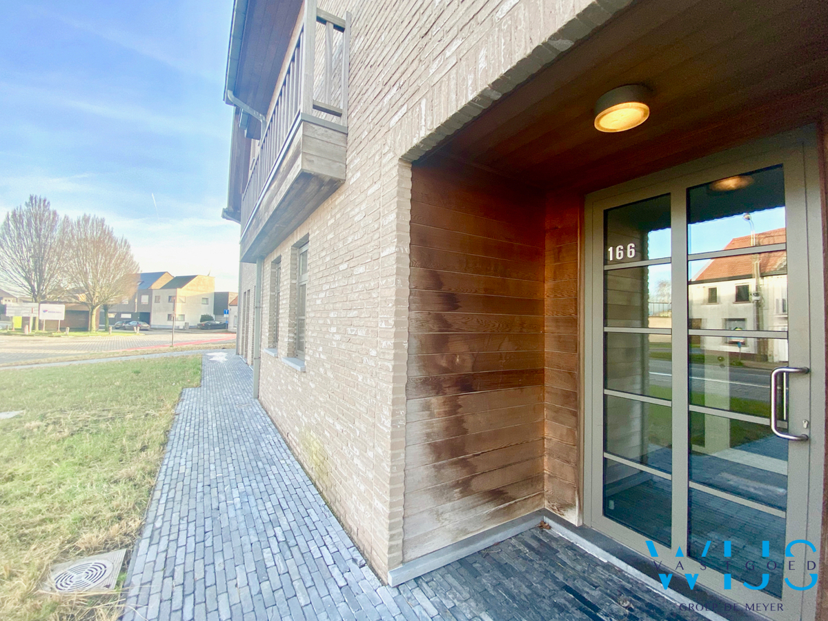 Instapklaar &#233;&#233;nslaapkamer appartement MET staanplaats te Evergem/Rieme ! 