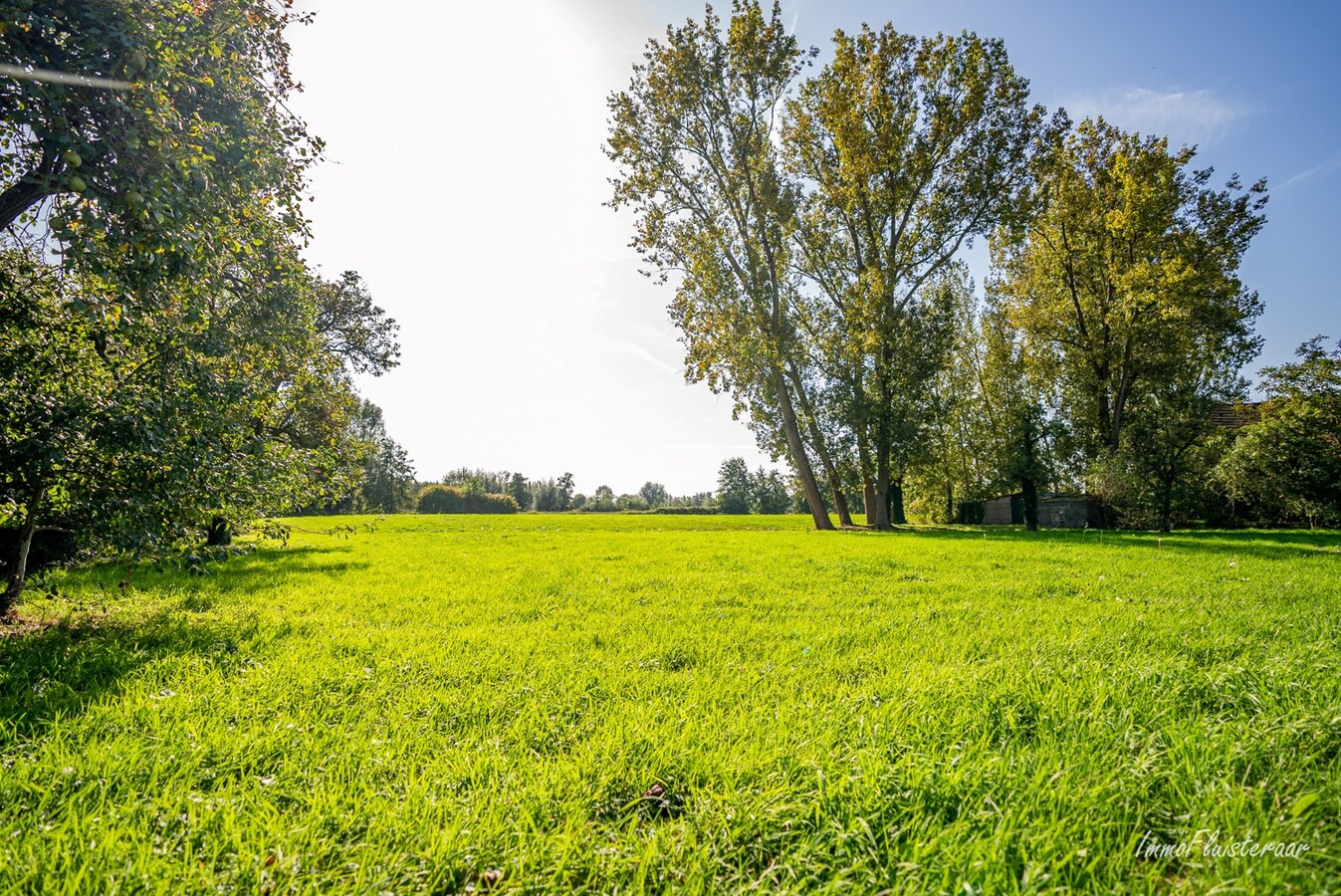 Idyllically located to renovate farm in Deinze on approximately 6 hectares. 