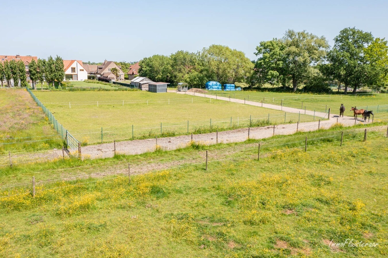 Aantrekkelijke villa met achterliggend weiland op ca. 66a te Zemst (Vlaams-Brabant) 