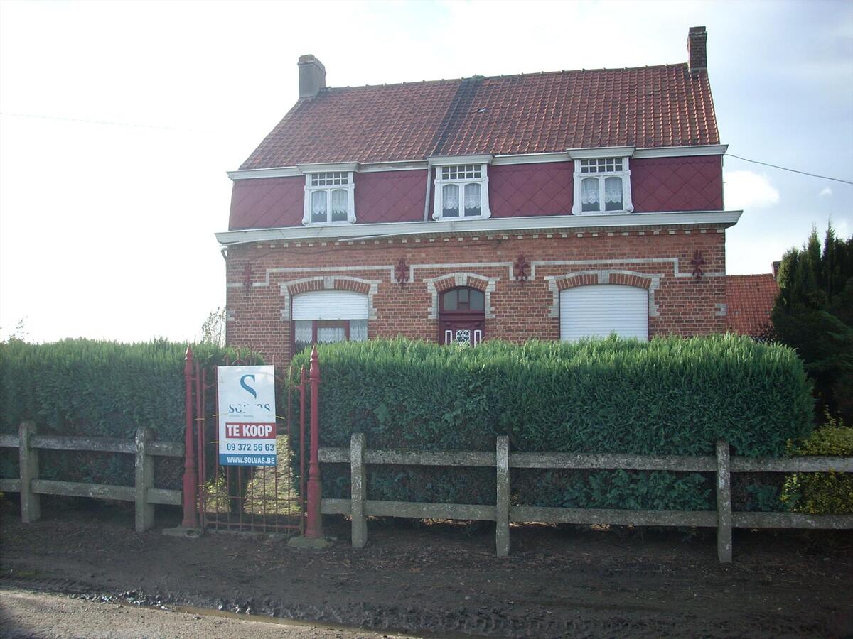 - VERKOCHT - Hoeve op een perceel van 18 000m&#178; te Zomergem 