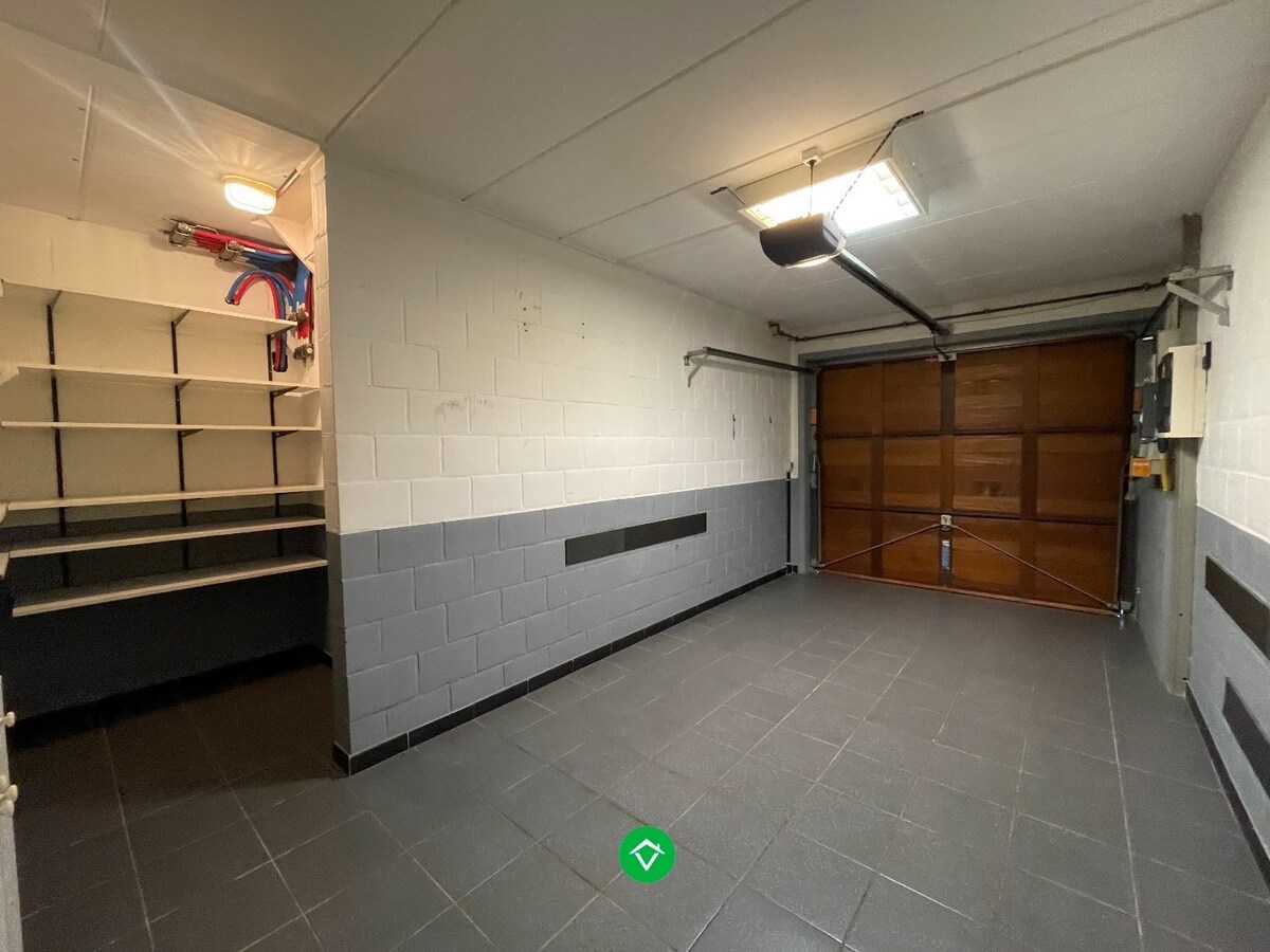 Centraal gelegen woning met 3 slaapkamers, garage en tuin te centrum Roeselare! 