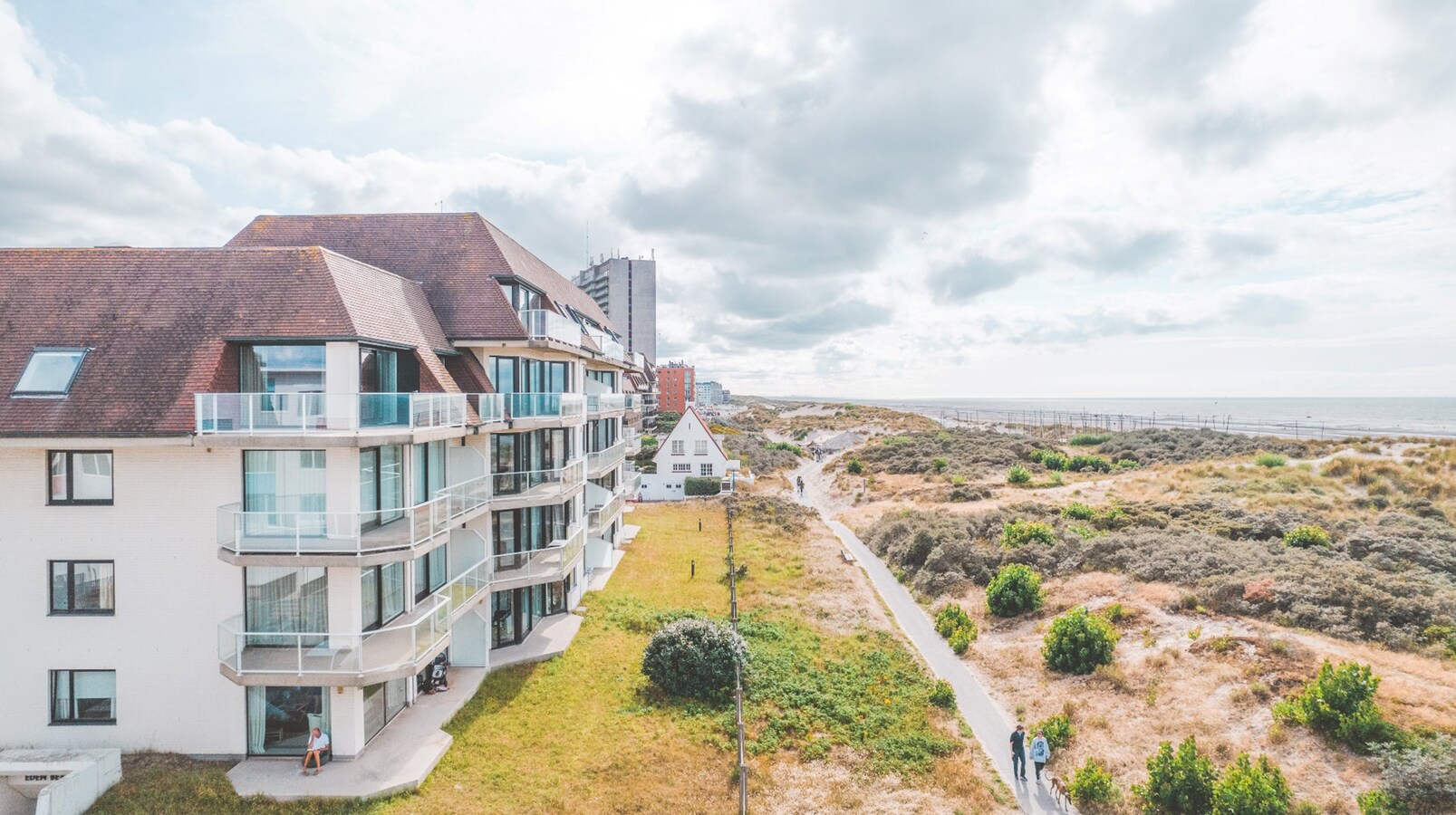 Luxueuze penthouse met drie slaapkamers en frontaal zeezicht in Res. Eden Beach 