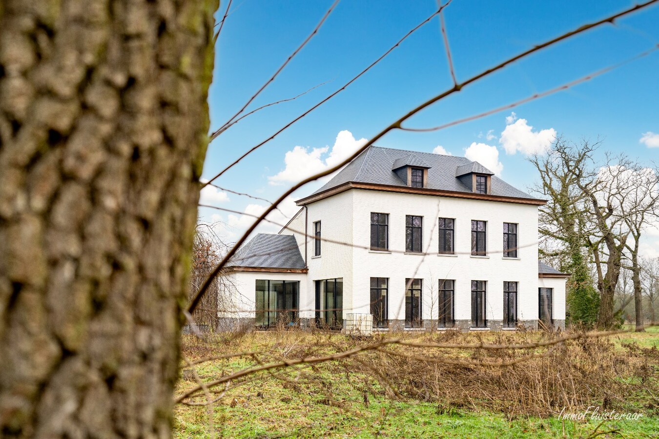 Uniek casco landhuis op een idyllische  locatie op ca. 8,26 ha te Diest 