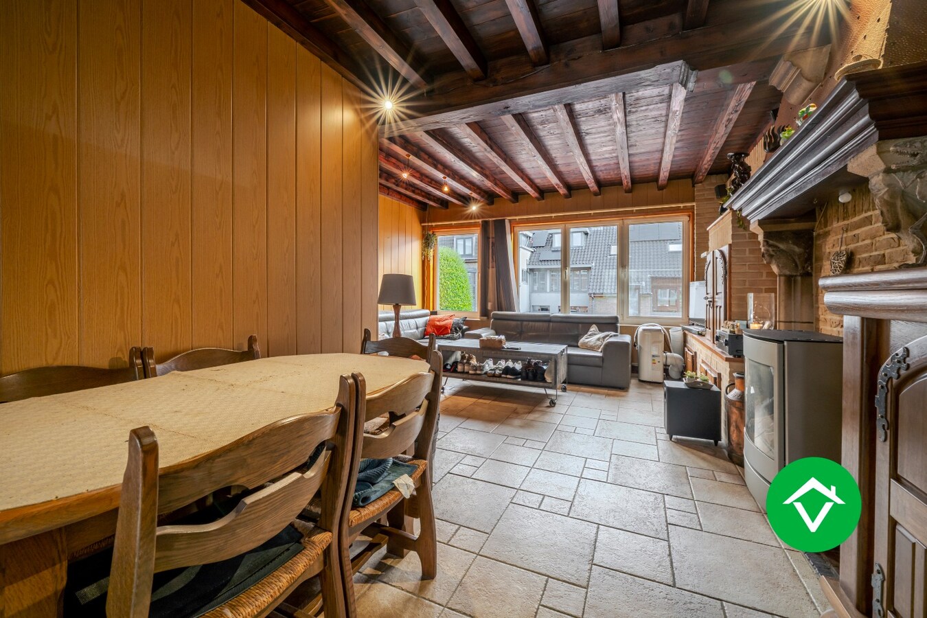 Charmante gezinswoning met twee slaapkamers en afgesloten garagebox te Sint-Kruis (Brugge) 