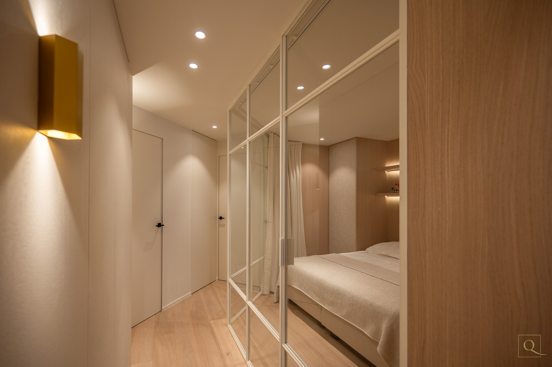 Appartement de luxe &#233;l&#233;gamment r&#233;nov&#233; avec deux terrasses ensoleill&#233;es &#224; proximit&#233; de la plage et des commerces. 