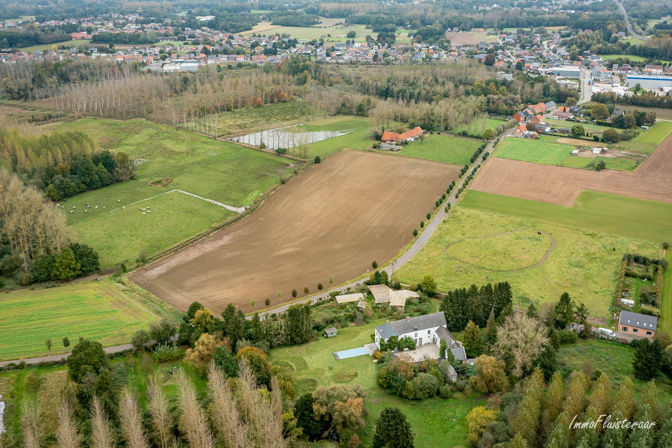 IN OPTIE - Te renoveren hoeve met woning, stallen, schuur en grond op ca. 5,6ha te Rotselaar (Vlaams-Brabant) 