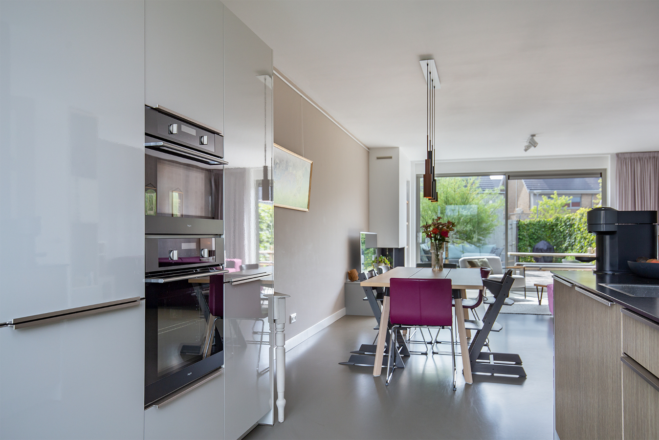 Geweldige energiezuinige en afgewerkte 5-kamer tussenwoning met luxe keuken, badkamer, ruime living en royale tuin! 