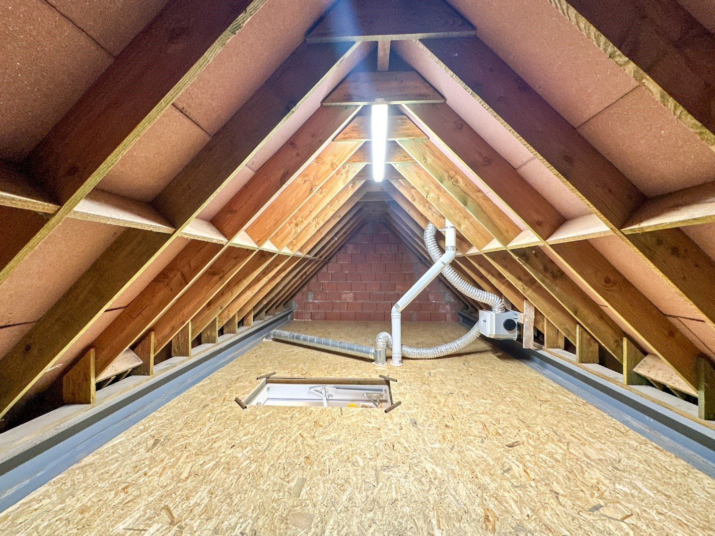 Instapklare woning met 3 slpk, tuin, autostaanplaats, rustige gelegen te Lichtervelde 