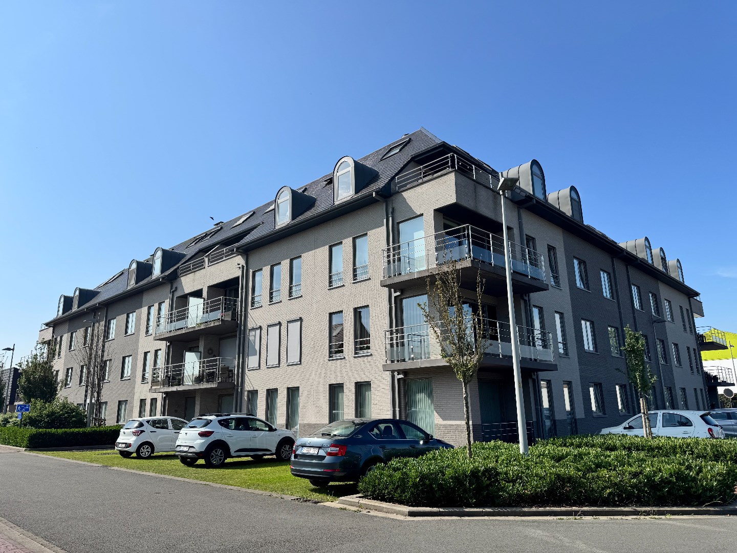 Ruim appartement met ondergrondse garage te koop in hartje Zulte 