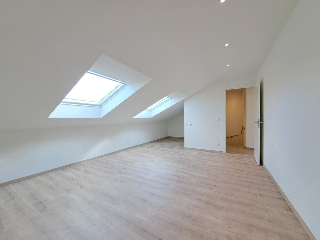 Mooi ruim energiezuinig nieuwbouw duplex appartement te Dilsen-Stokkem 