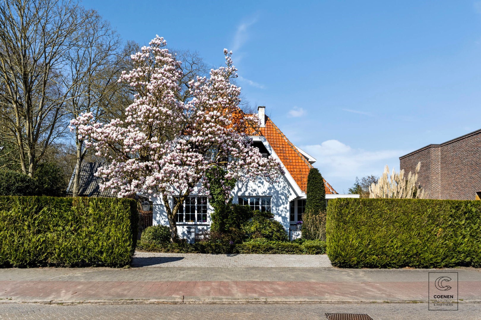 Prachtige woning op een perceel van ca. 2350m&#178; en een centrale locatie te Zandhoven! 