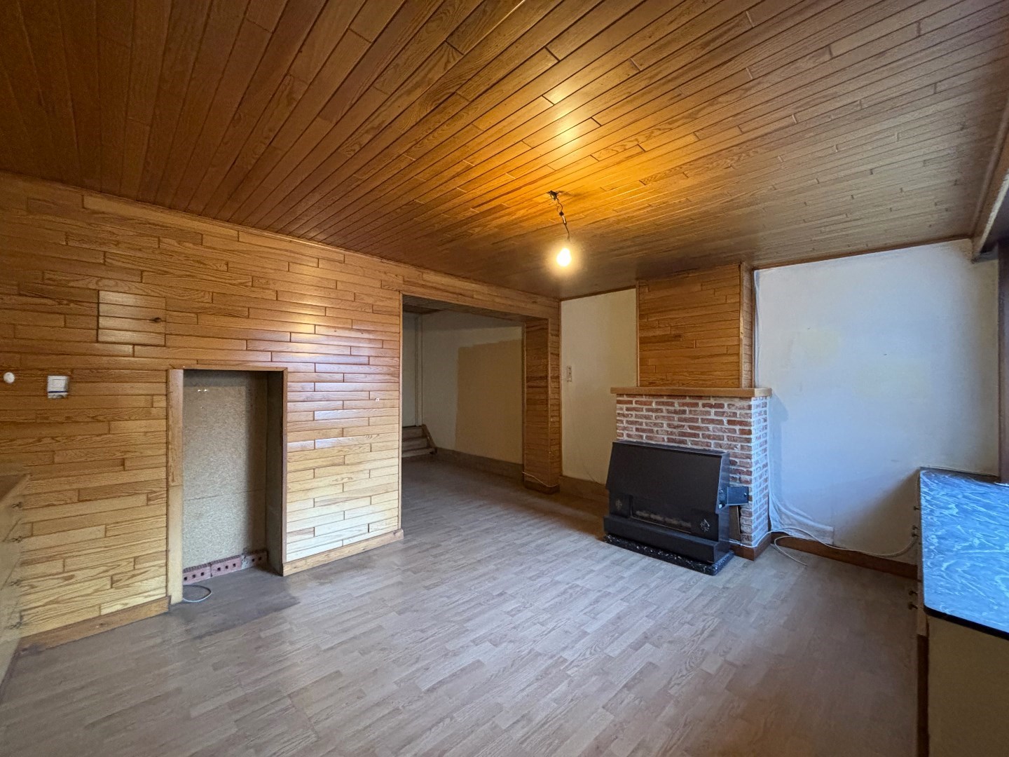 Te renoveren woning met 2 ruime slaapkamers in Mol 