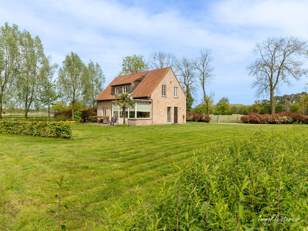 Prachtige hippische accommodatie op ca. 2,4 ha te Meerle/Hoogstraten 