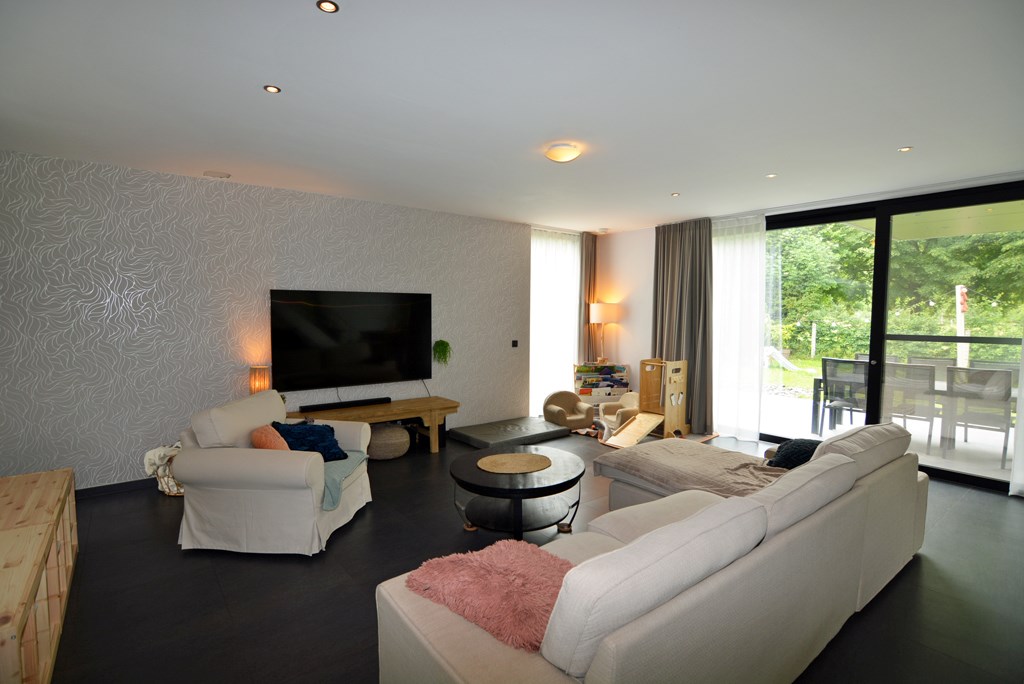 Moderne, energiezuinige woning met 4 slpks op 7a 7ca. 