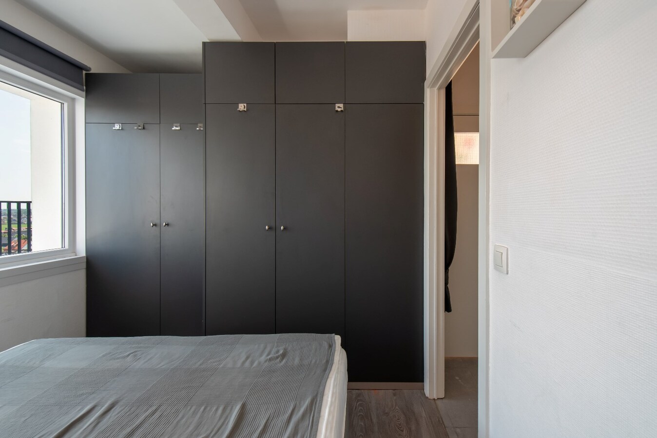 Instapklare Penthouse met 2 ruime terrassen op de zeedijk 