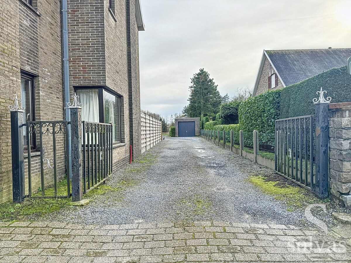 Halfopen woning gelegen te Eeklo 