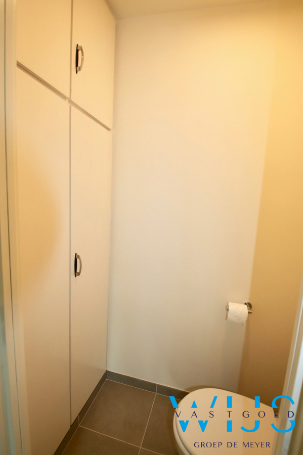 Gerenoveerd 2 slaapkamerappartement met garage te Evergem! 