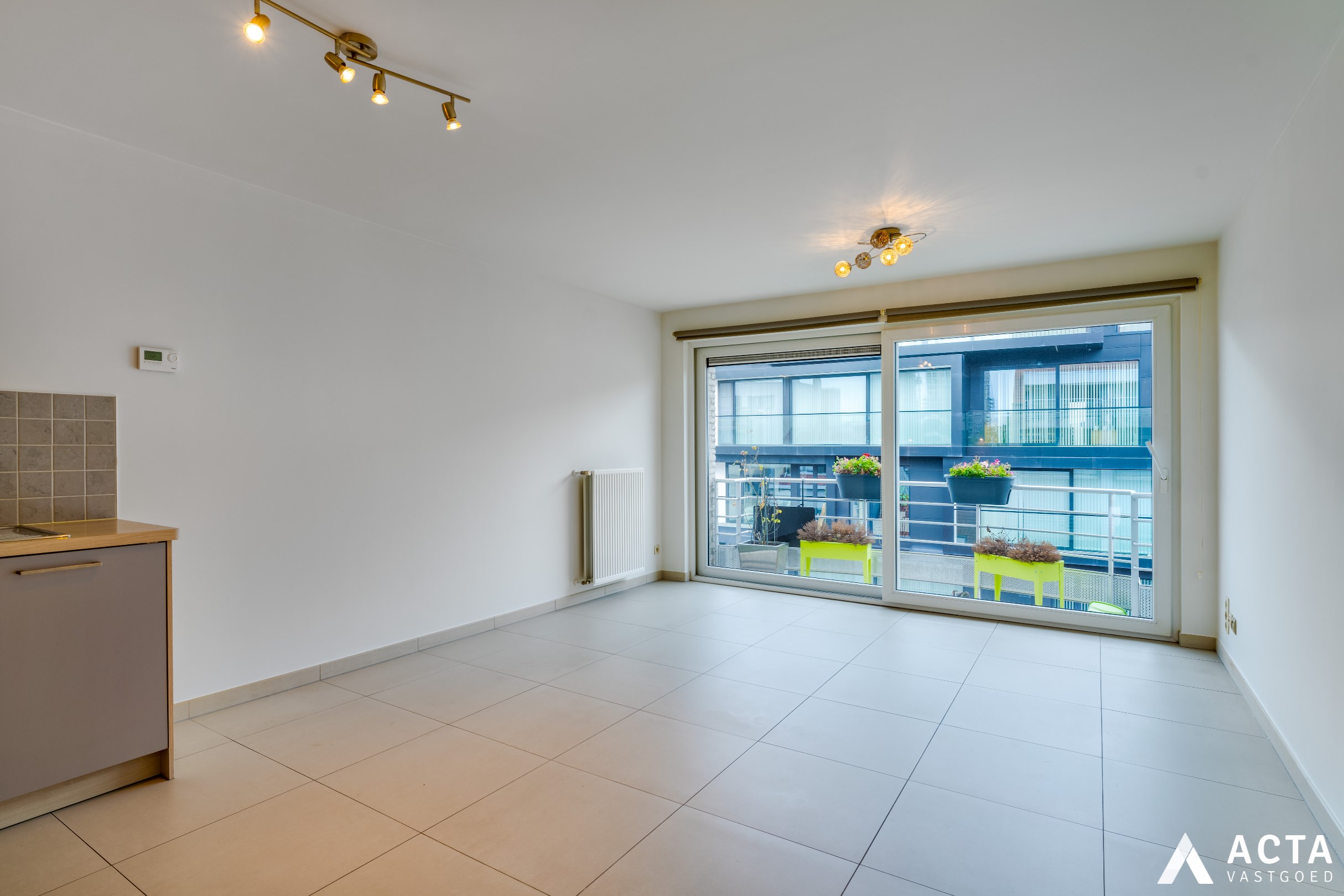 Instapklaar appartement met twee terrassen in Mariakerke! 
