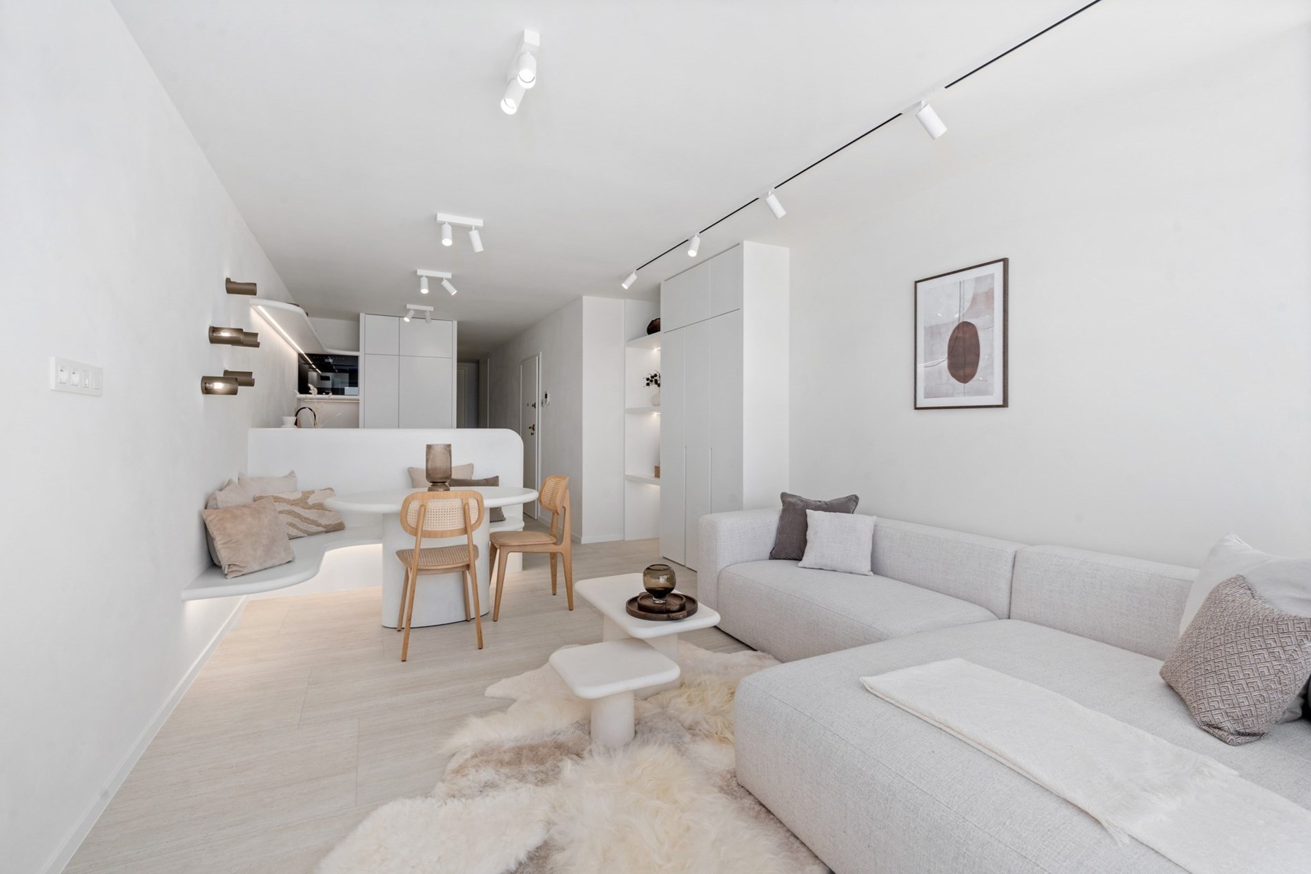 Appartement enti&#232;rement r&#233;nov&#233; b&#233;n&#233;ficiant d&#39;une vue panoramique sur la digue de Duinbergen ! (possibilit&#233; d&#39;achat d&#39;un garage) 