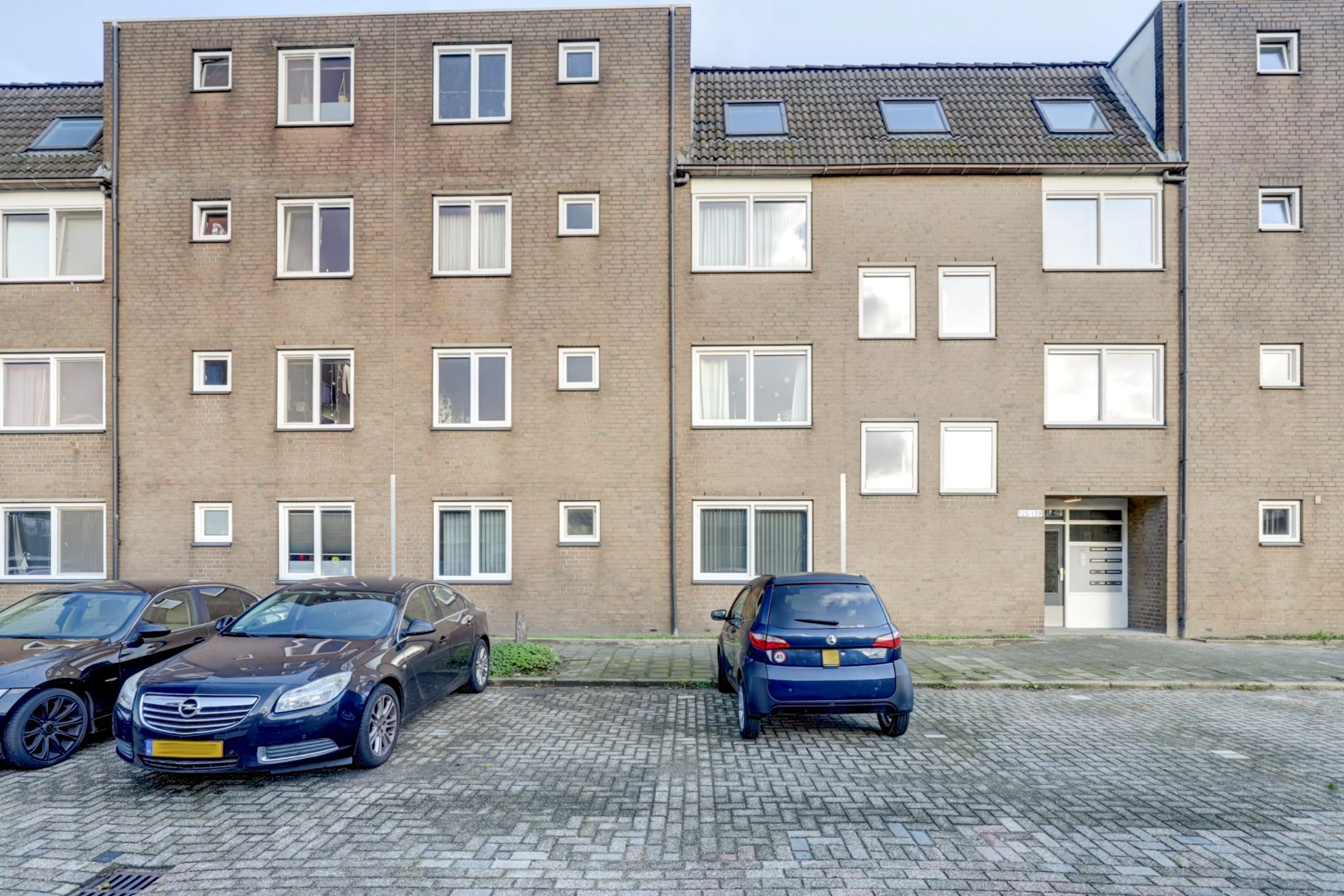 Energiezuinig en gerenoveerd (2019) 3-kamer appartement met balkon en berging op een rustige en centrale locatie! 