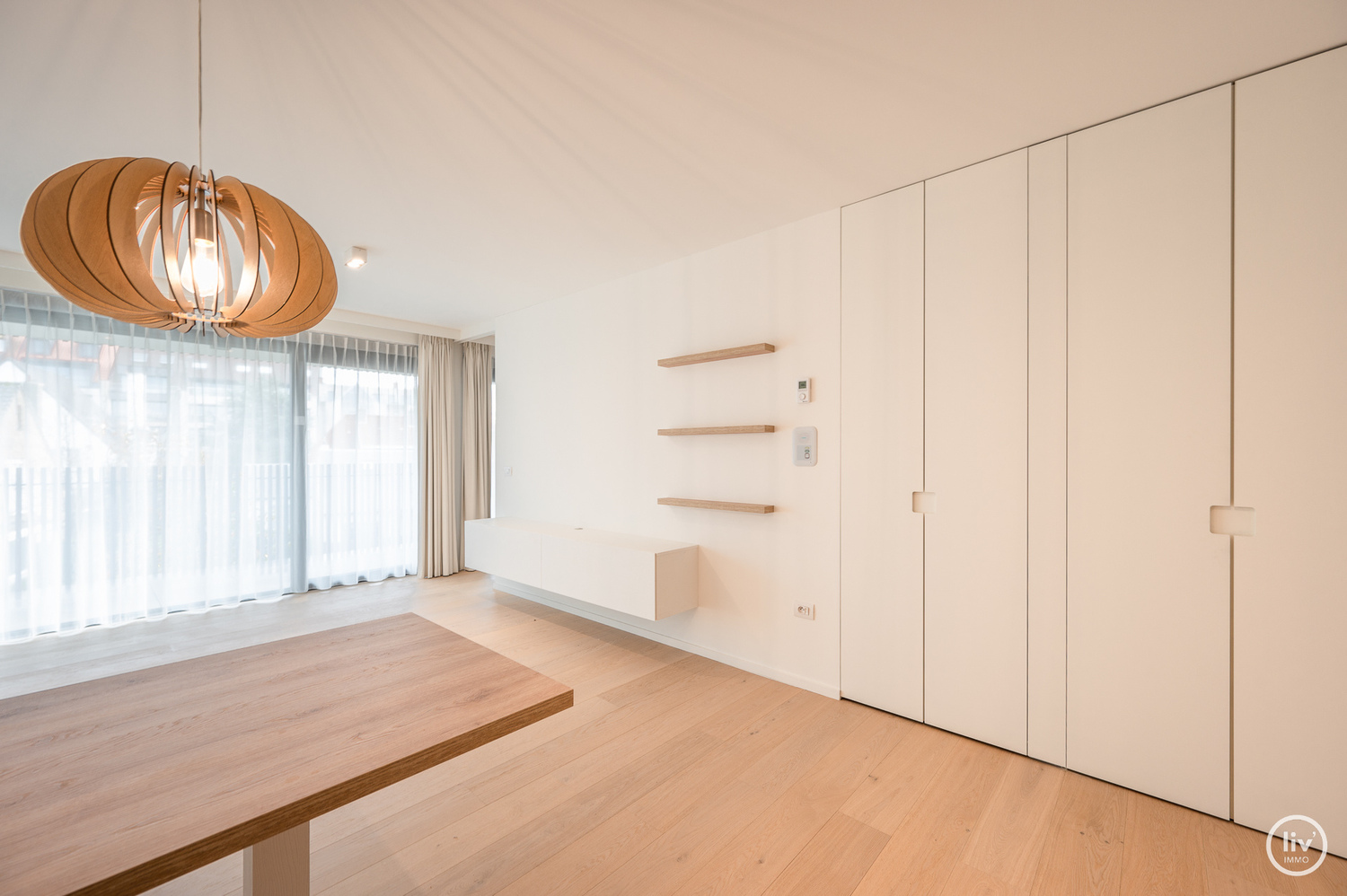 SERVICEFLAT: Lichtrijk 1-slaapkamer appartement nabij de Konings &amp; Lippenslaan in de Residentie Cypres. 
