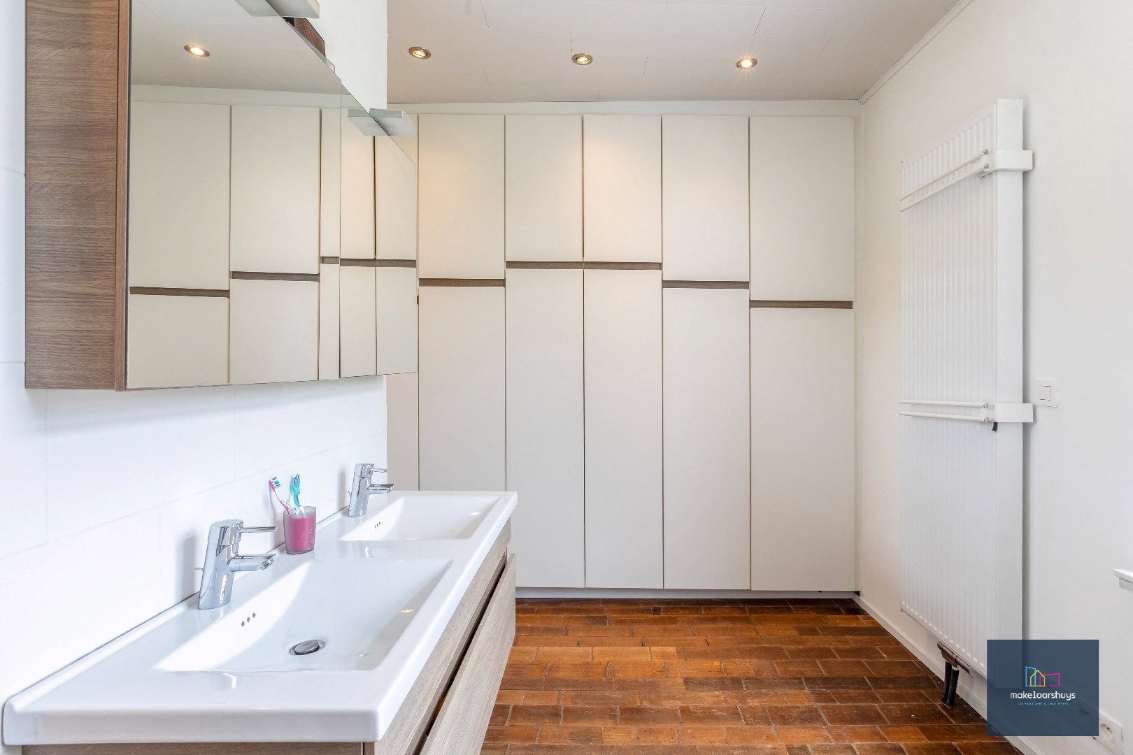Instapklare woning met aangename tuin en garage 