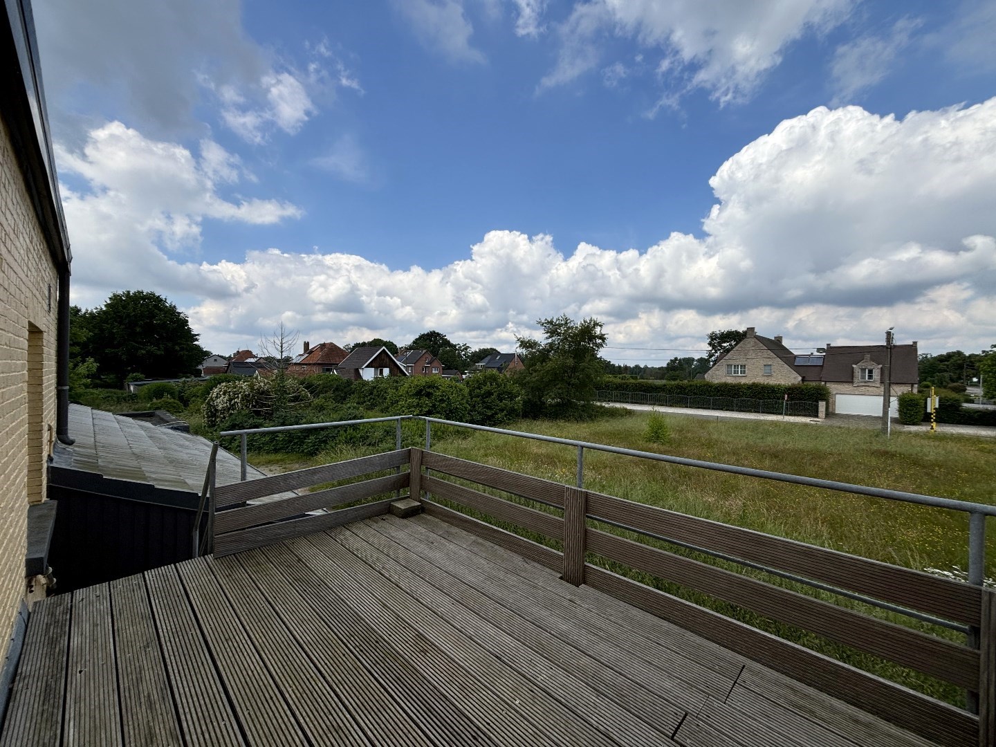 Handelspand met bovengelegen appartement in Leopoldsburg 