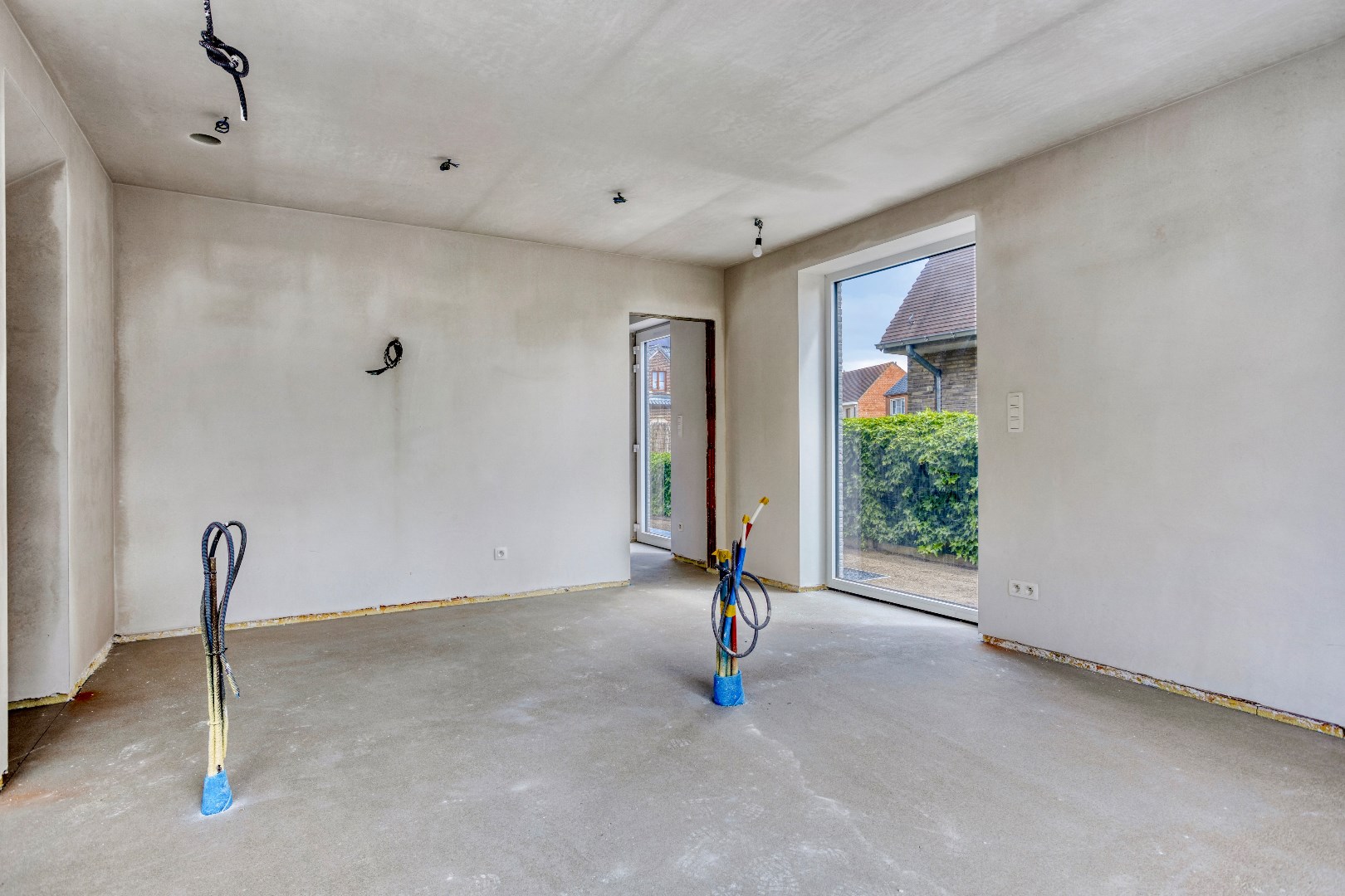 Nieuwbouwwoning met 3 slaapkamers nabij het centrum van Halle. 