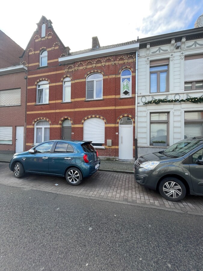 rijwoning met 2 slaapkamers en koer te Roeselare 