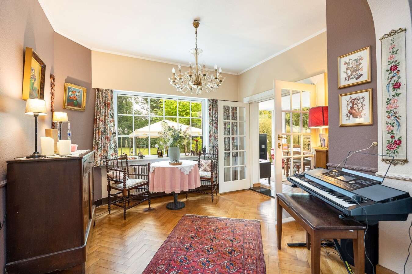 Karaktervolle villa op een perceel van  1.779 m&#178; te Schilde op wandelafstand van het centrum 